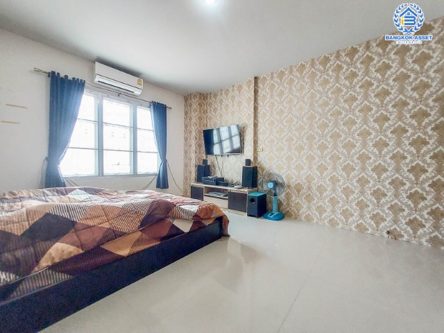 *****ทาวน์เฮ้าส์มือสองนนทบุรี หมู่บ้าน เหนือฟ้าโฟร์ บ้านกล้วย-ไทรน้อย เนื้อที่ 17 ตร.ว. ฟังก์ชัน 2 ห้องนอน 2 ห้องน้ำ 1 ที่จอดรถ พร้อมของแถมฟรี! 2 เครื่องปรับอากาศ บนทำเลเดินทางสะดวก ใกล้เซ็นทรัลเวสท์เกต และรถไฟฟ้าสายสีม่วง "สถานีคลองบางไผ่" ราคาสุดคุ้ม!